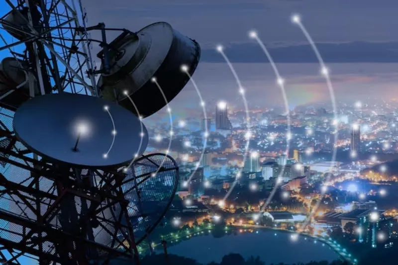 tecnologia-inalambrica-antenas-mastil-telecomunicaciones